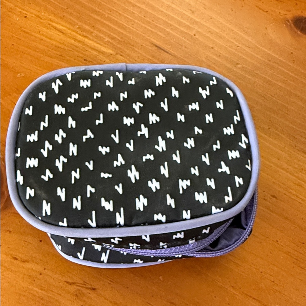 Thirty One Small zippered case